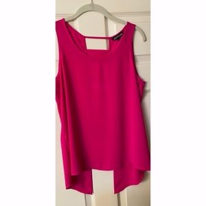 Pink Express top size small! Love the cut outs!